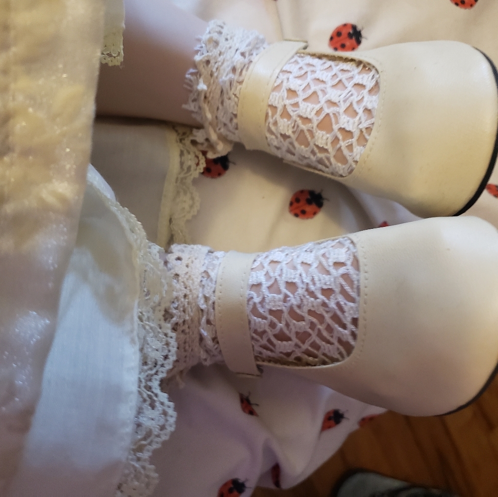 Porcelain Doll - Picture 5 of 7